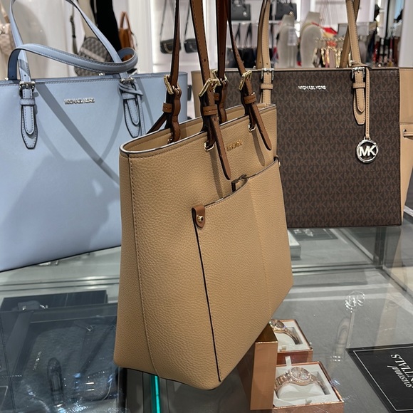 MICHAEL KORS JET SET TRAVEL MEDIUM DOUBLE POCKET TOTE NON-LEATHER VEGAN 
CAMEL - Picture 3 of 16